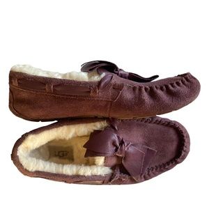UGG Dakota Slippers in Eggplant with bow size 9